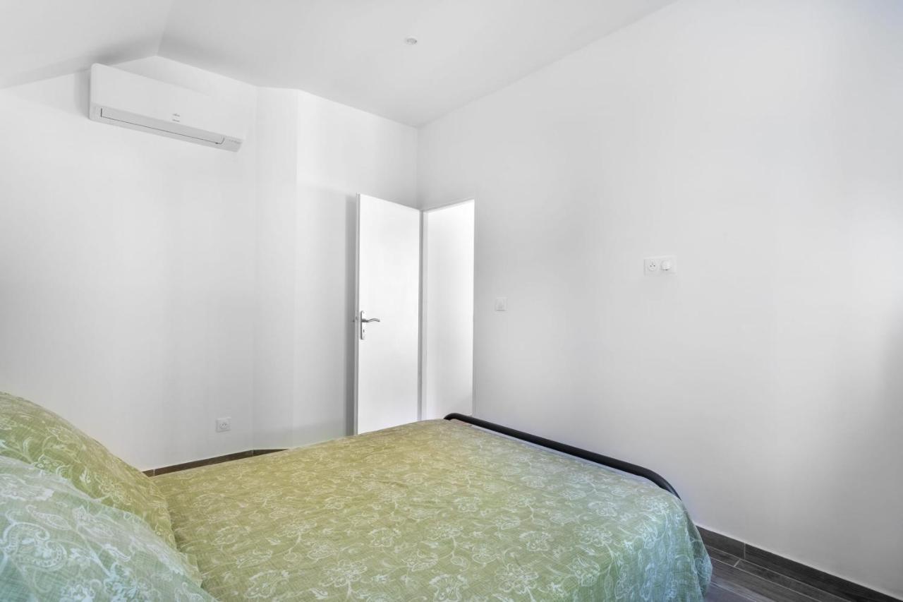 Luxurious 1 Bedroom, Ac, Terrace, Close Beaches - Dodo Et Tartine Каркеранн Екстер'єр фото