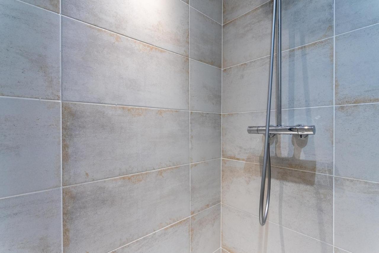Luxurious 1 Bedroom, Ac, Terrace, Close Beaches - Dodo Et Tartine Каркеранн Екстер'єр фото